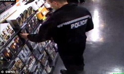 Обо всем - За кражу игр Playstation 3 пойман полицейский